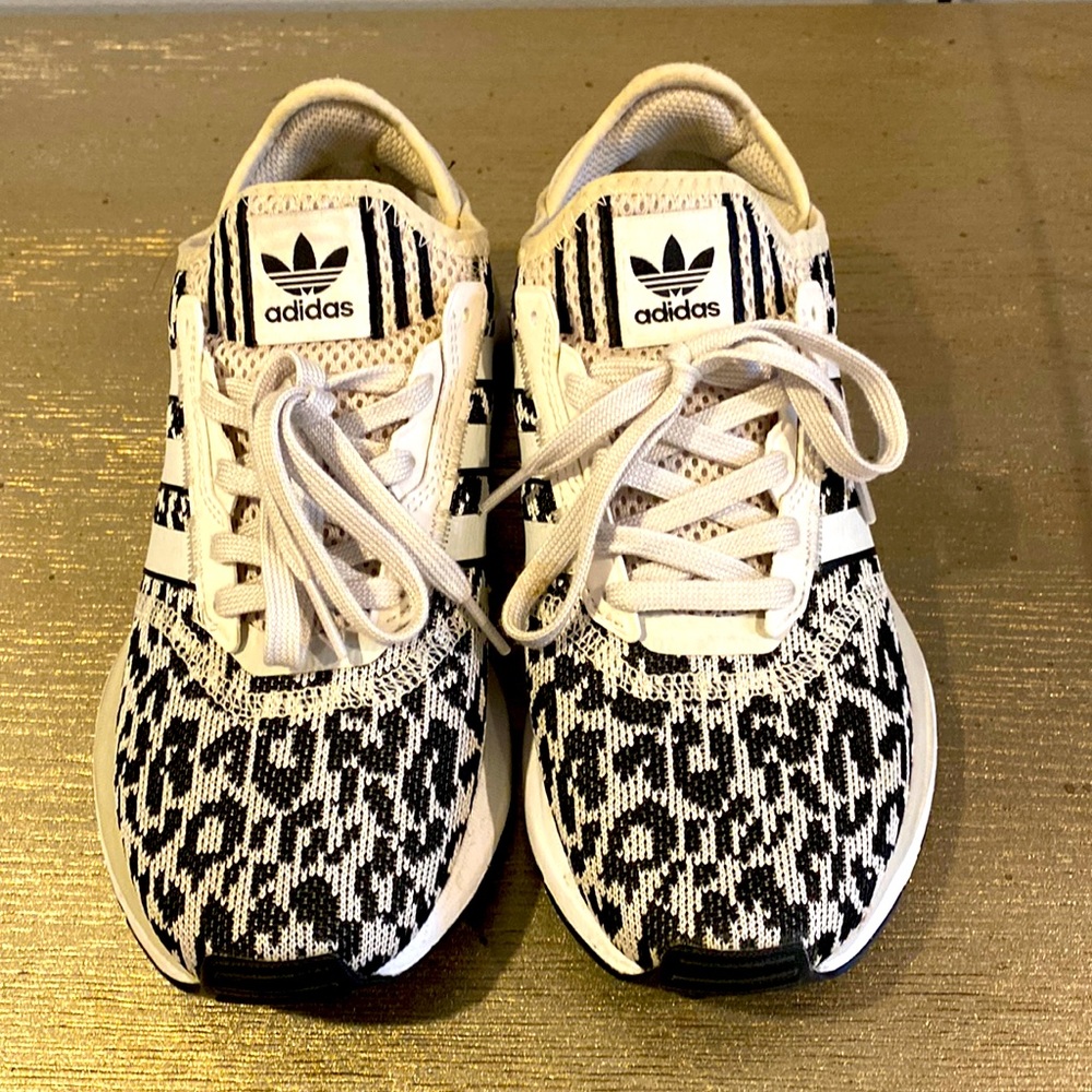 Adidas swift run leopard barely worn size 7 womens
